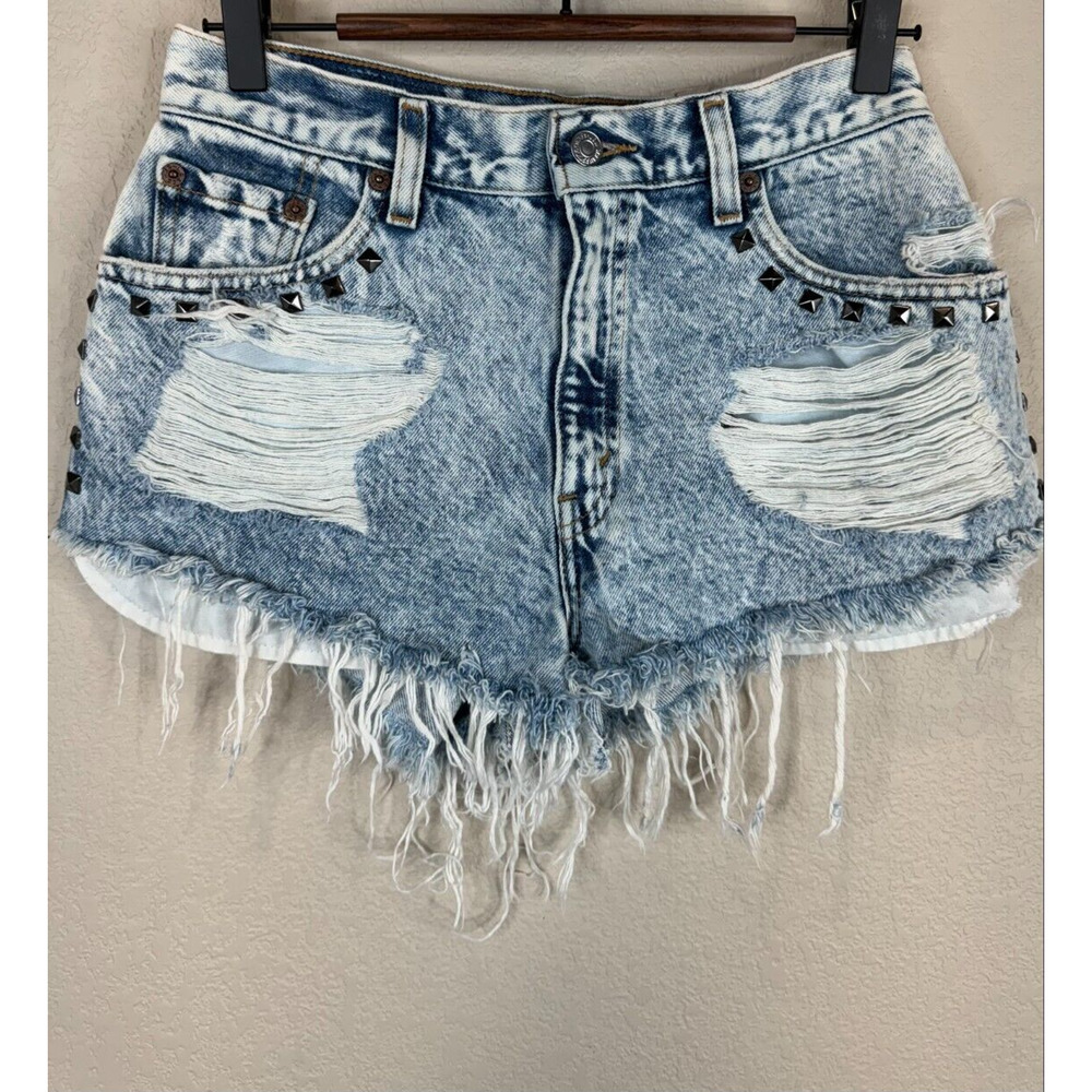Levi's‎ Womens 550 Cut Off Jean Shorts Size 8 Blue Relaxed Fit Tapered Studded
